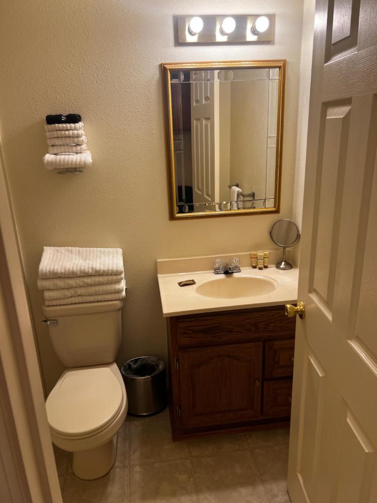 Dove Creek Inn
